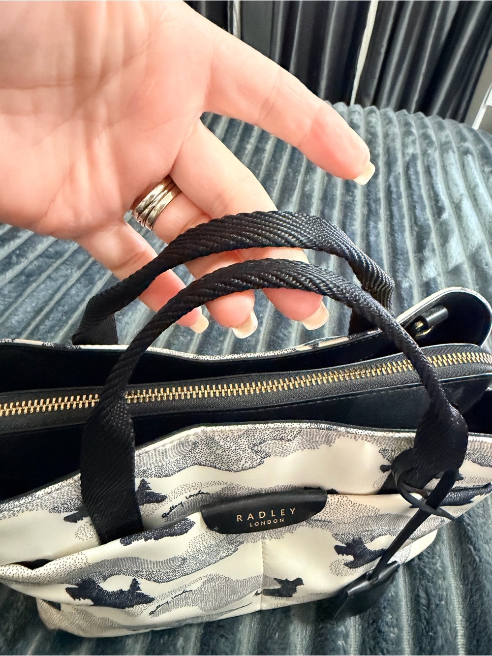 RADLEY LONDON White & Black Printed Tote with Detachable Strap - Picture 4 of 8